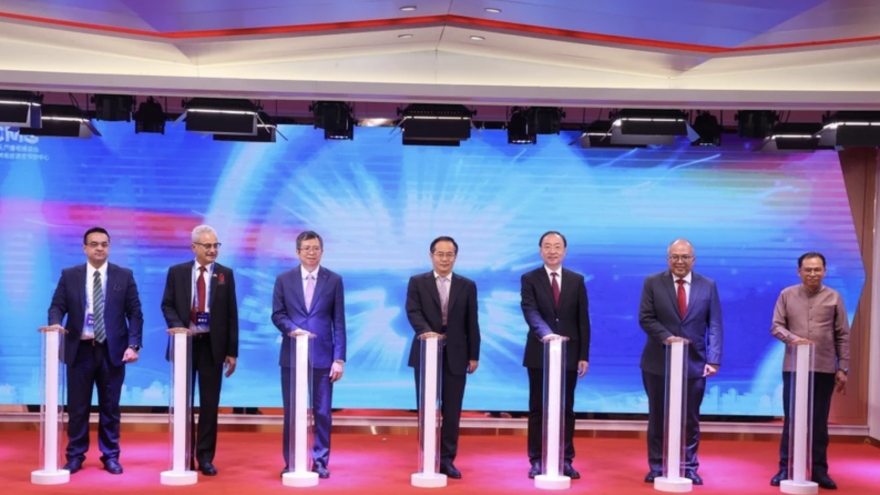 China Walk joint media tour launched in Wuhan city